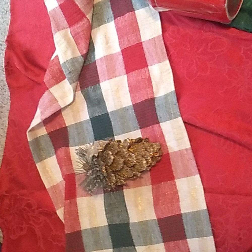 π DAMASK RED HOLIDAY Tablecloth Rectangular - Picture 3 of 16